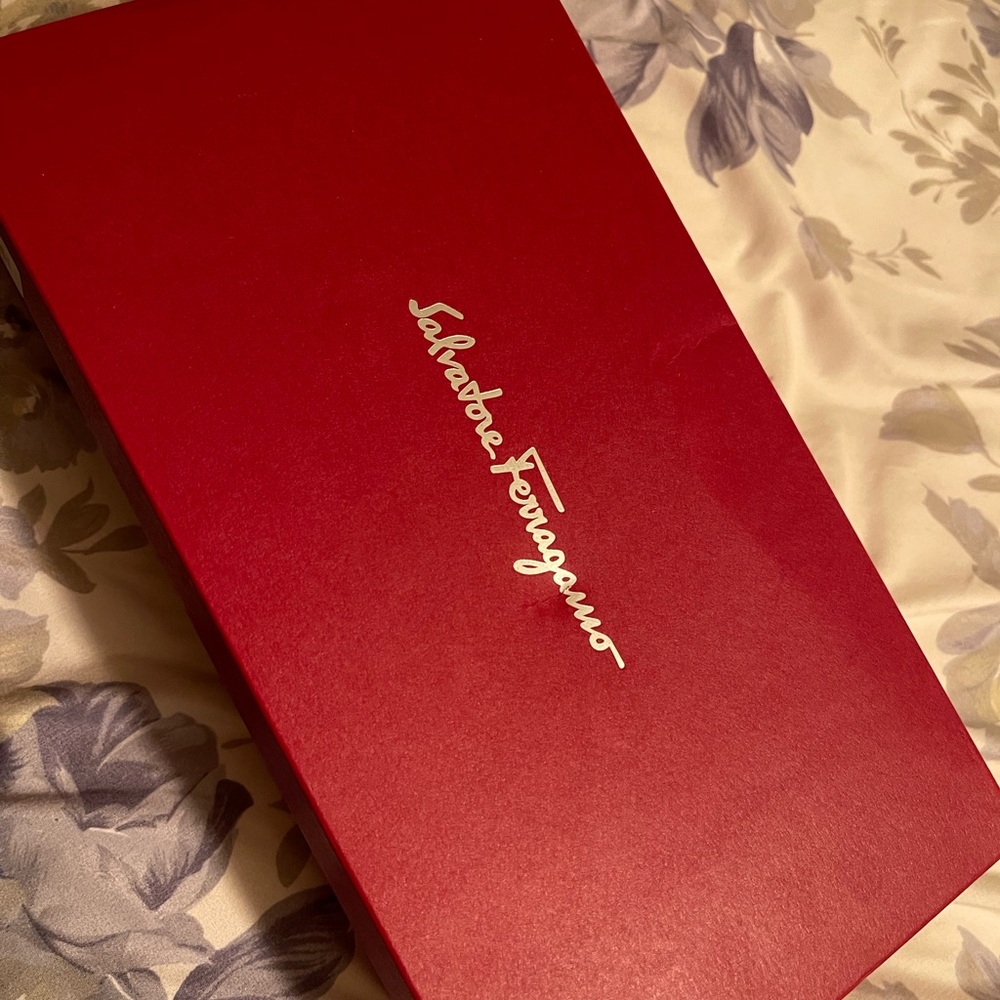 New Salvatore Ferragamo - Picture 4 of 6